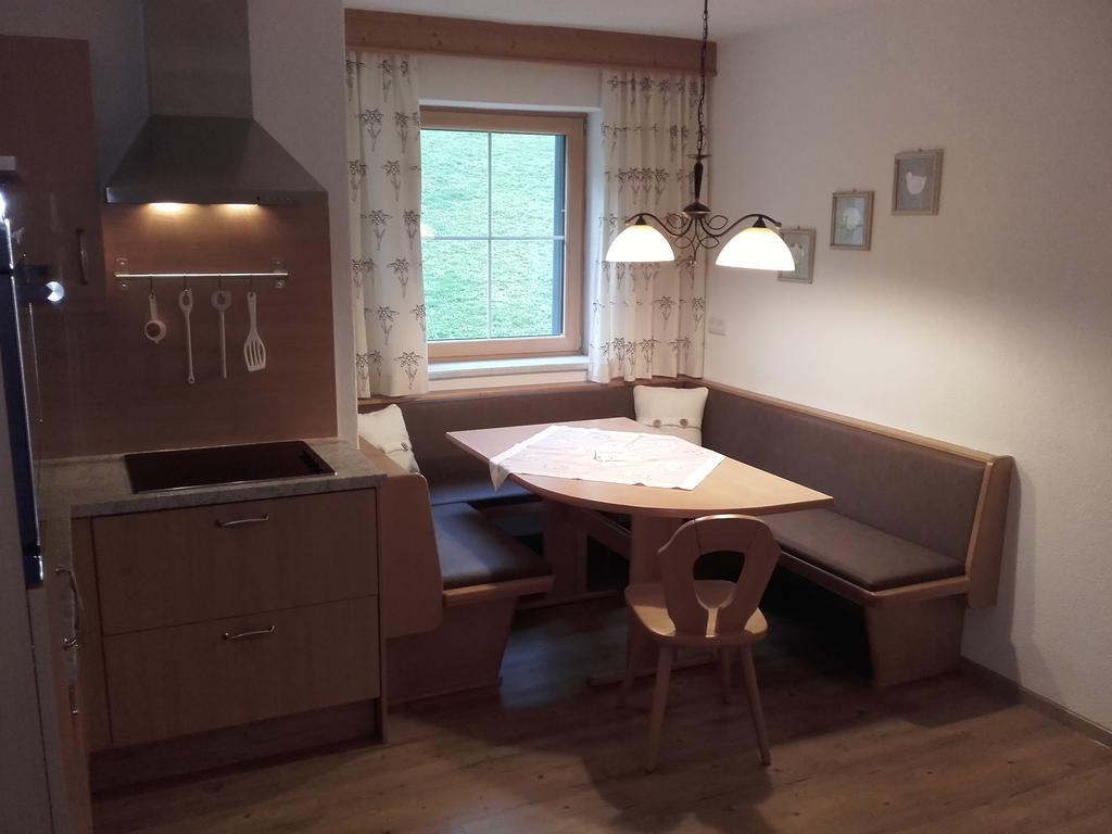 Tirol Appartement Haus Zillertal Цел ам Цилер Стая снимка